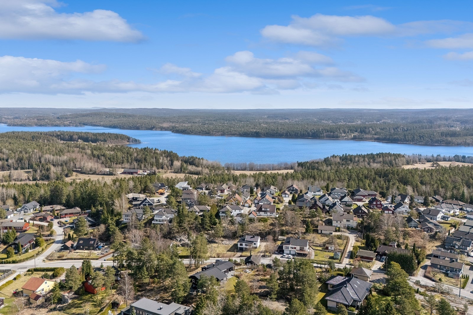 Det er også kort vei til Isesjø og idylliske Bodalstranda, som passer perfekt for barnefamilier. Galleribilde