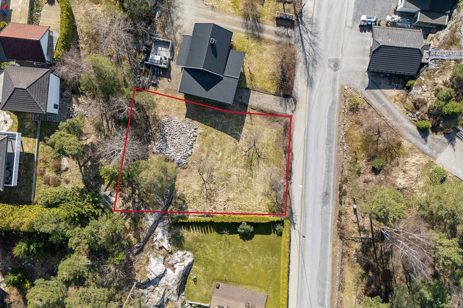 Tomten er på hele 556m², og ligger i et populært boligområde. Galleribilde
