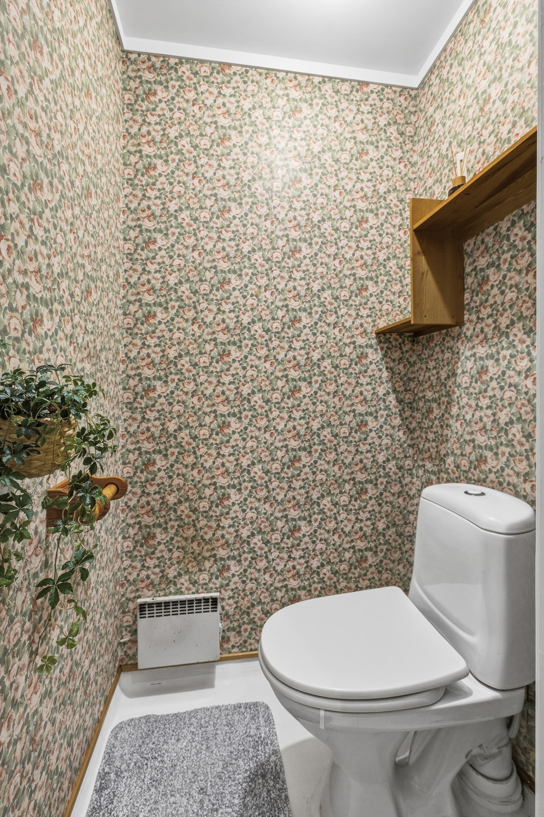 Eget toalettrom adskilt fra bad. Galleribilde