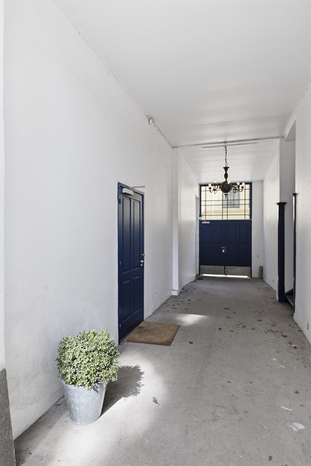 Pent fellesareal med adkomst til bakgård. Galleribilde
