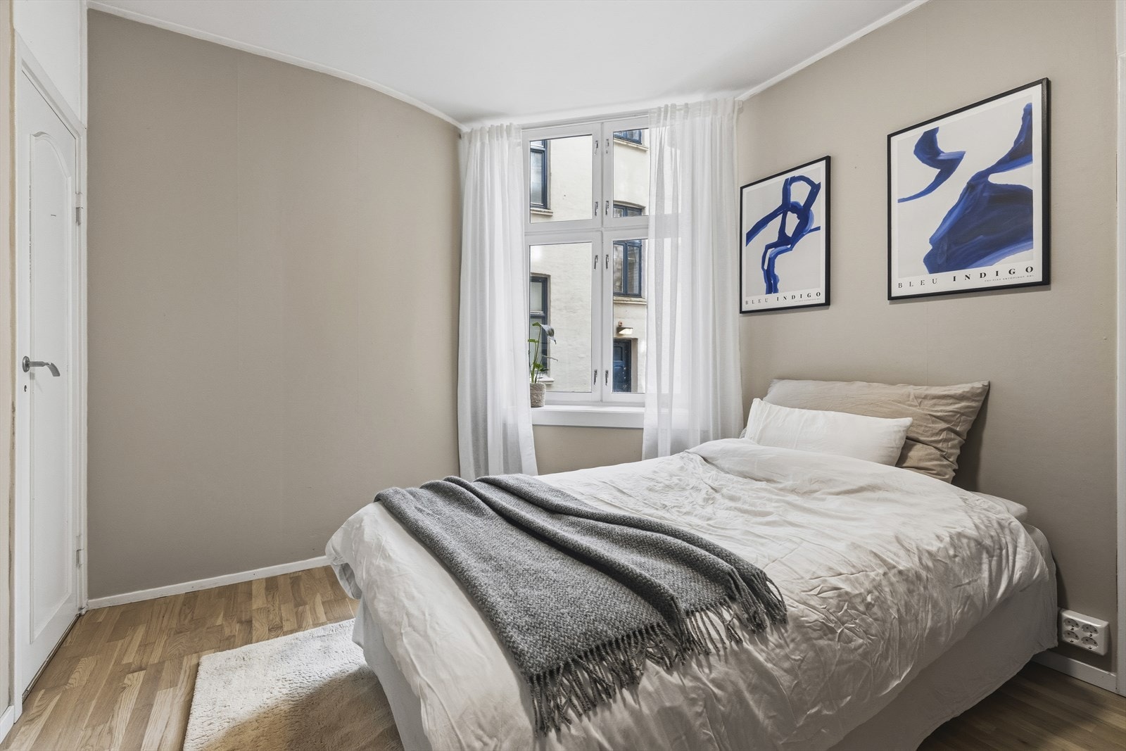 Soverom 1 vender mot rolig bakgård. Galleribilde