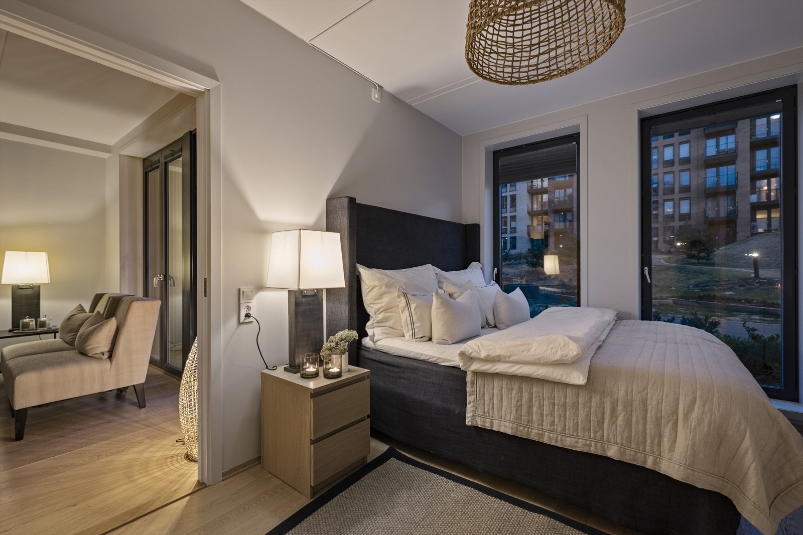 Vi går videre inn på hovedsoverommet som fremstår romslig og harmonisk. Galleribilde
