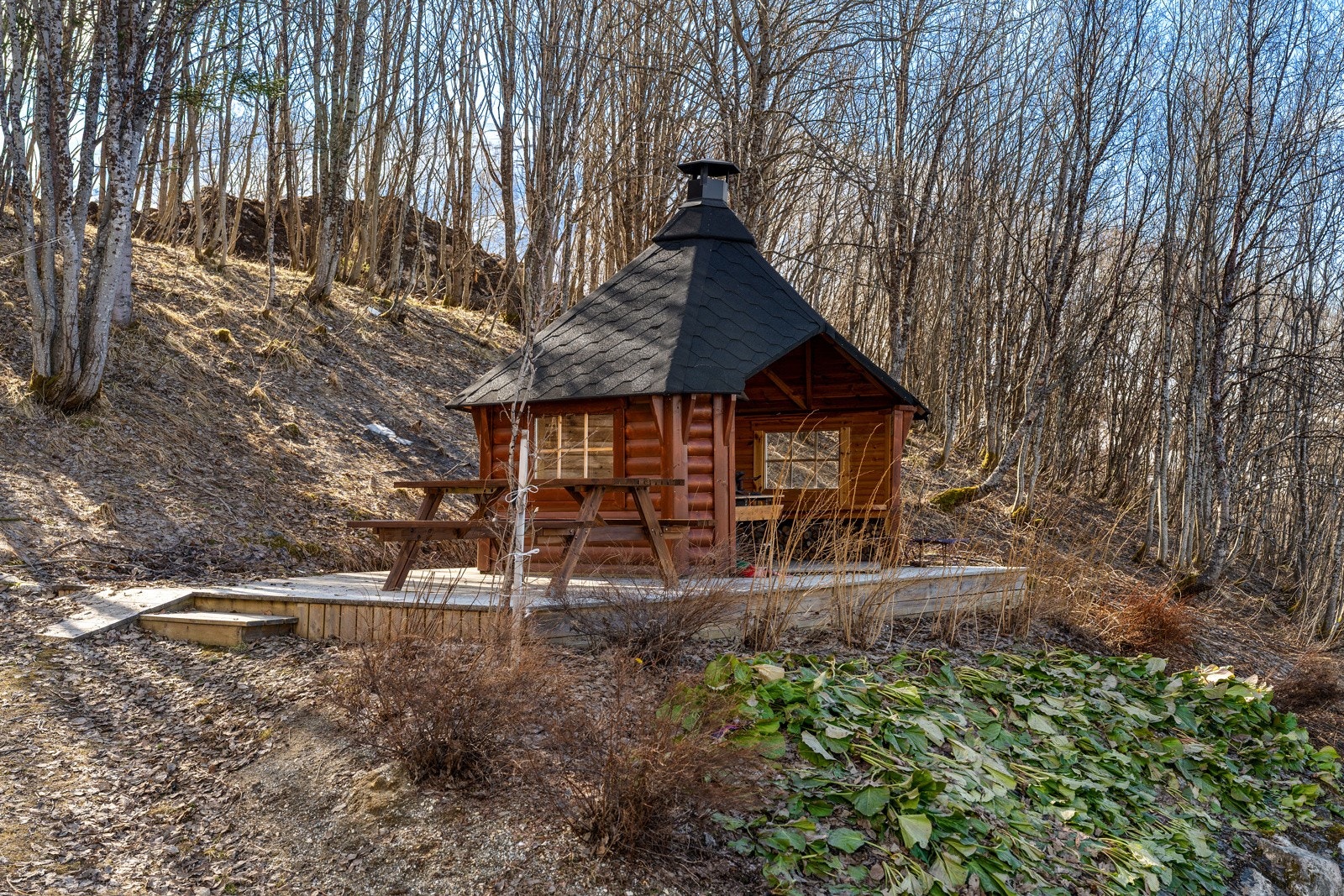 Trivelige fellesarealer med grillhytte, benker m.m.