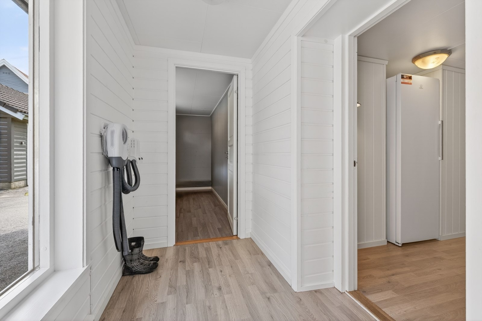 Entré med direkte inngang fra gårdsplass Galleribilde
