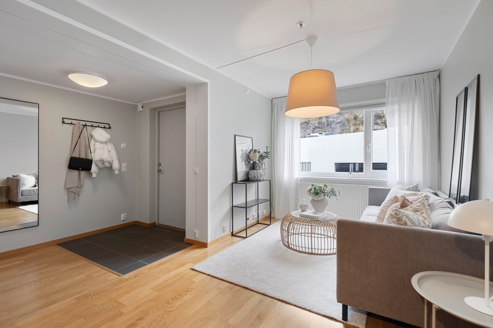 Lys og luftig stue. Galleribilde