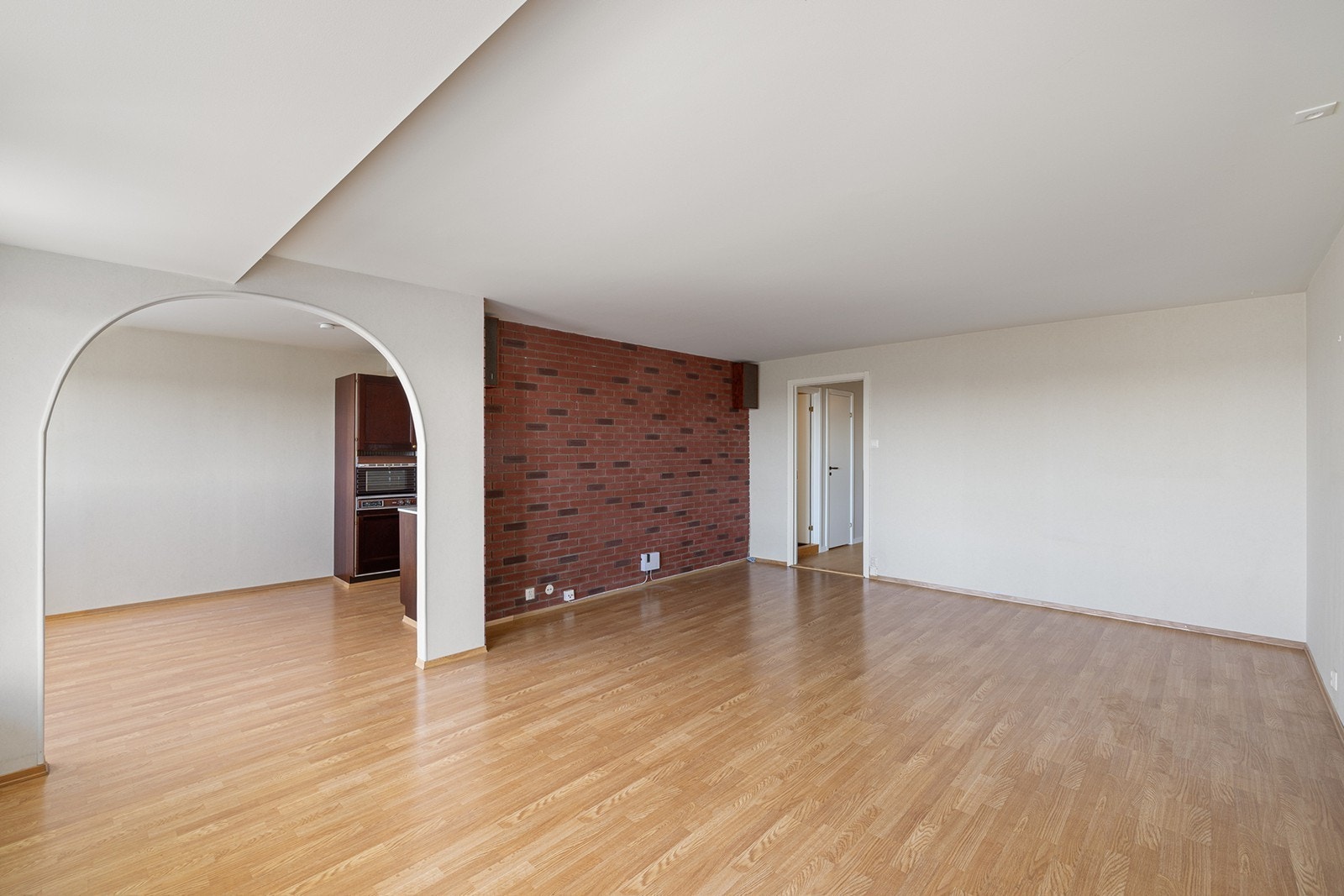Stuen har god plass til både sofagruppe og øvrig møblement. Galleribilde