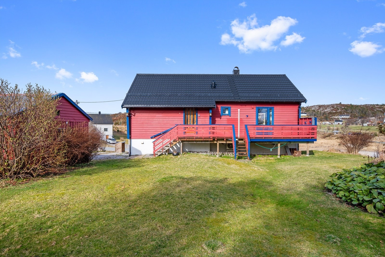 Nabolaget har eget veilag der det arrangeres søndagskafé, dans for voksne og eldre, samt ulike arrangementer for barn gjennom året, som juletrefest, halloweenfest, karneval og skøytedisco. Galleribilde