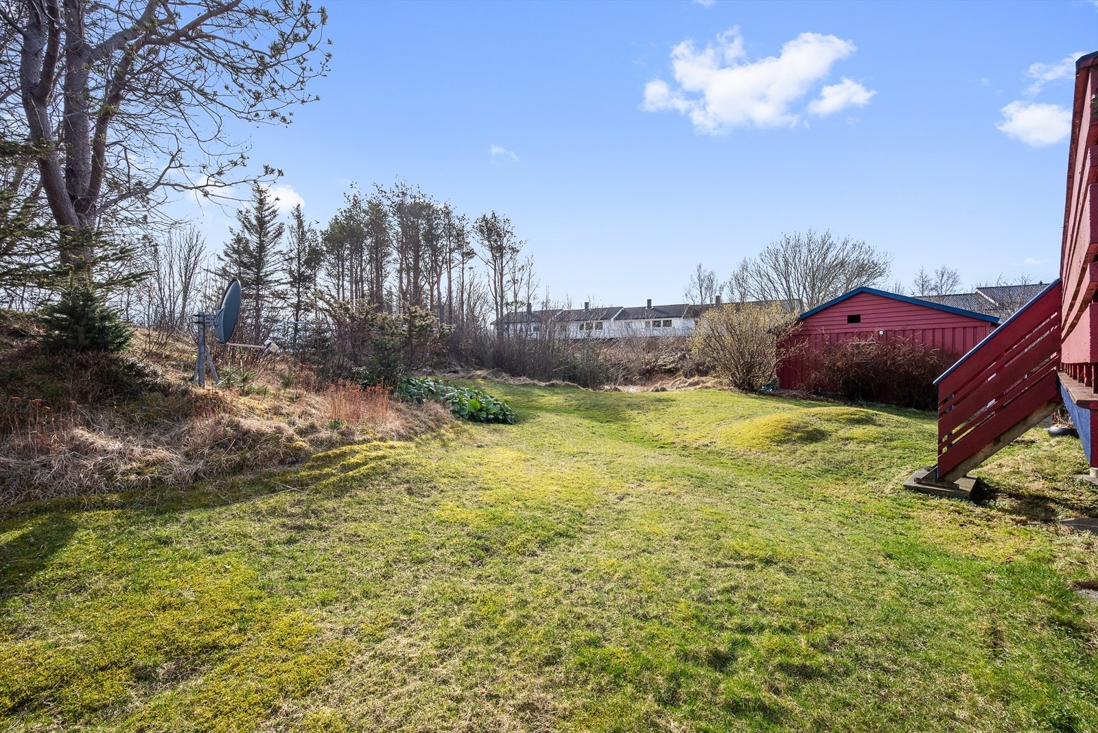Her får man en stor og flott hage med gode muligheter for rekreasjon. Galleribilde