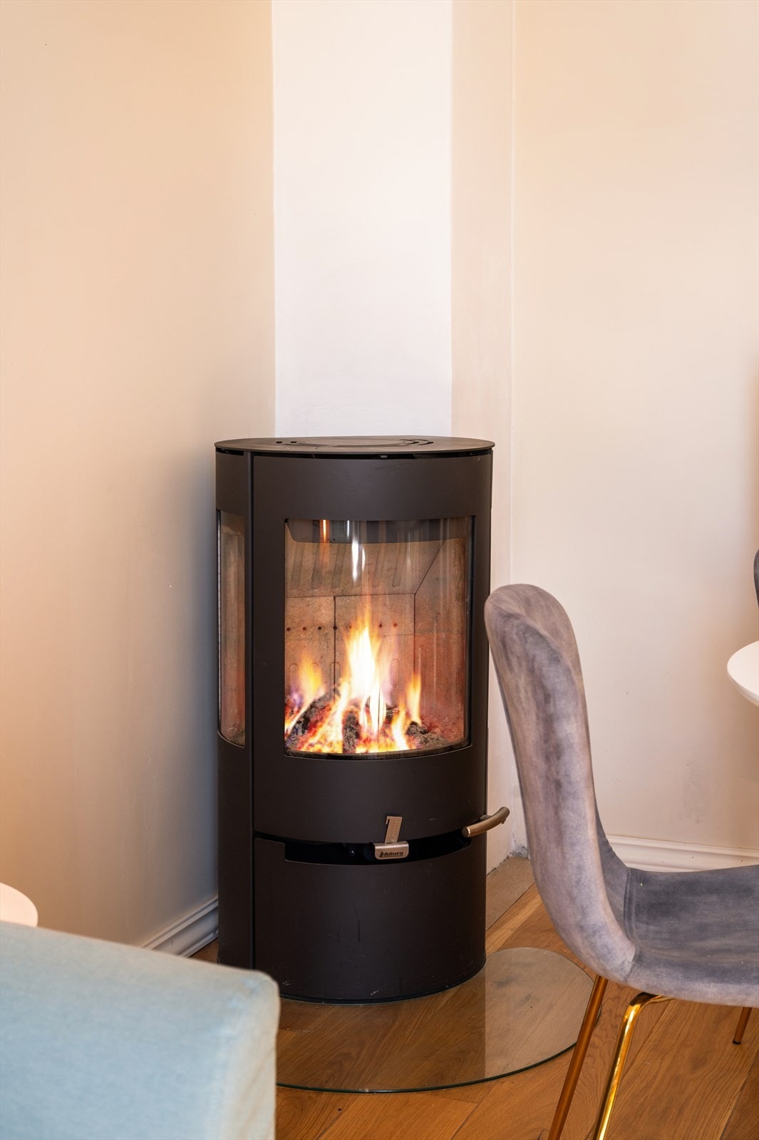 Vedovnen gir ekstra varme og hygge på kalde dager. Galleribilde
