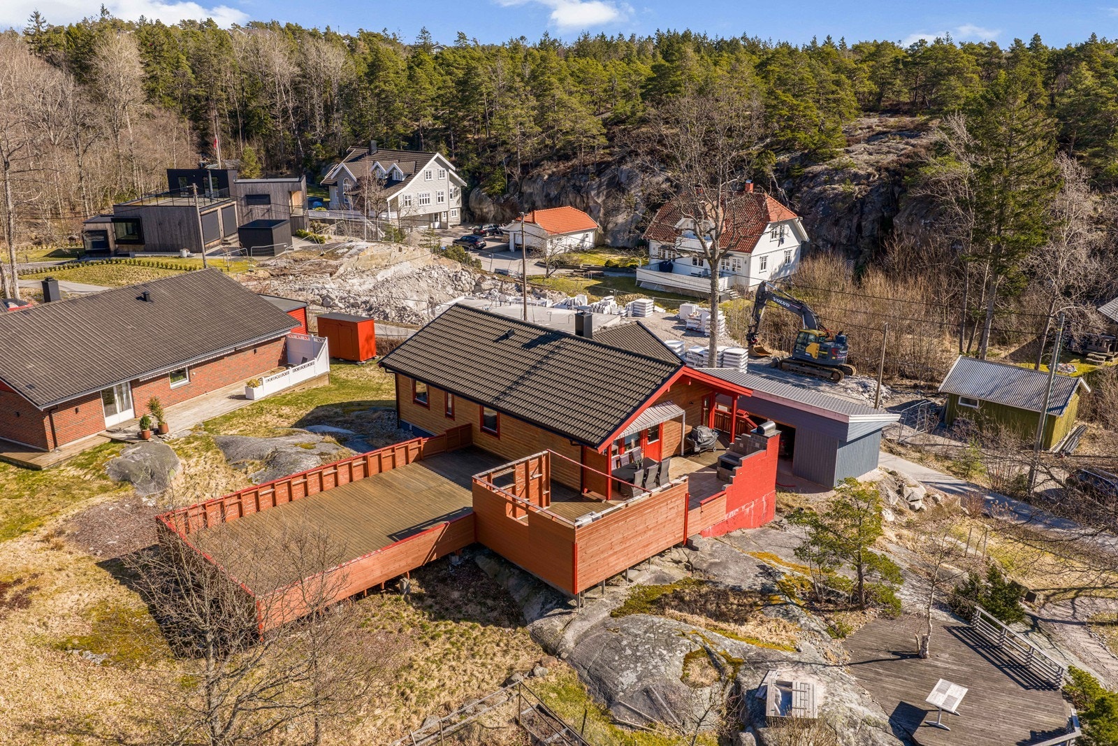 her har du en bolig med en attraktiv beliggenhet for både for familier og for dem som ønsker nærhet til natur og kystmiljø Galleribilde