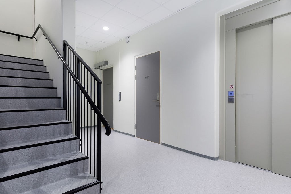 Fellesområder / trappegang / heis / tilgang til toalett ved bruk av selskapslokalet Galleribilde
