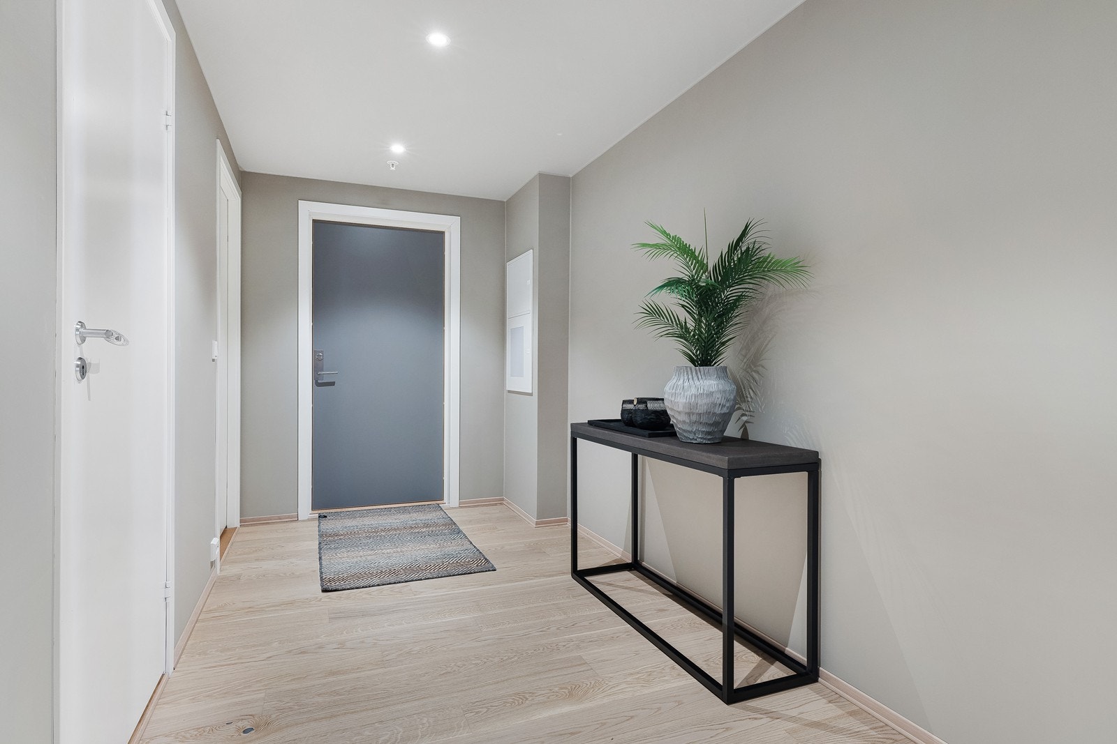 Romslig gang med god plass til garderobe Galleribilde