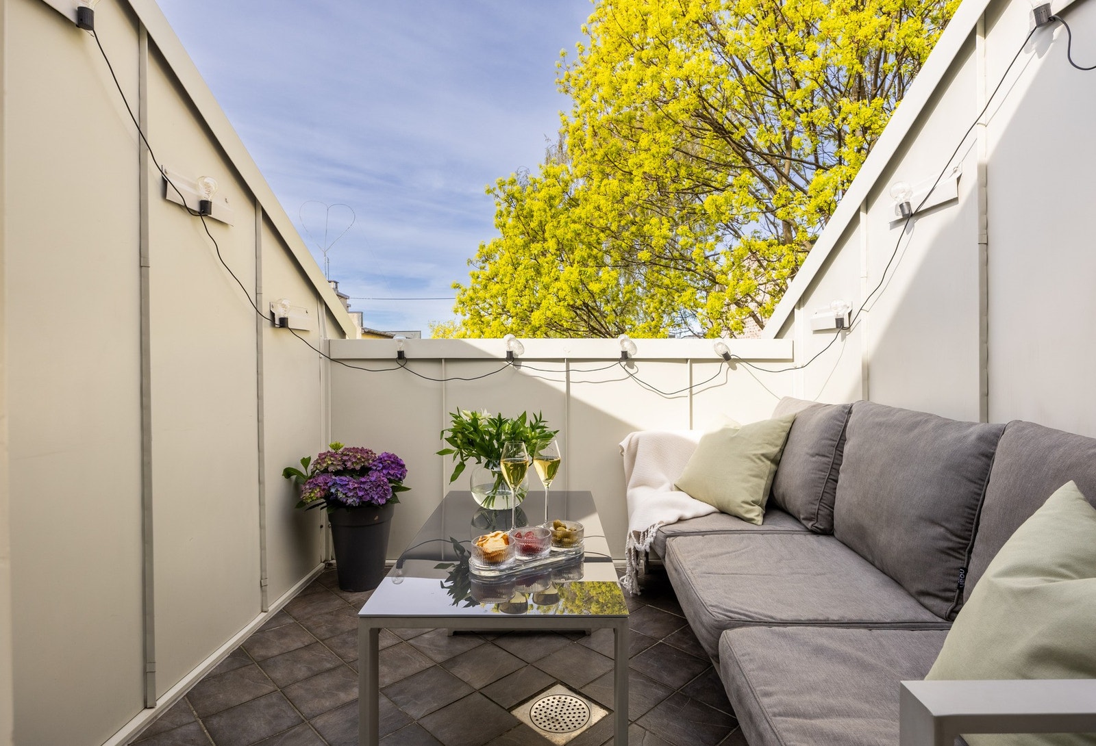 Fra stuen er det utgang til en privat takterrasse. Galleribilde