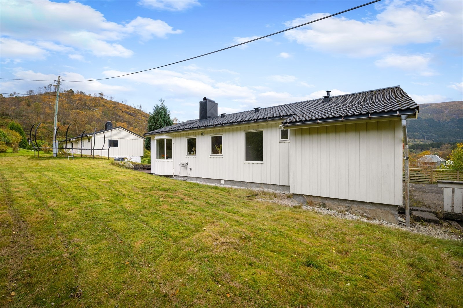 Koselig bakhage som innbyr til masse lak og moro for de minste. Galleribilde