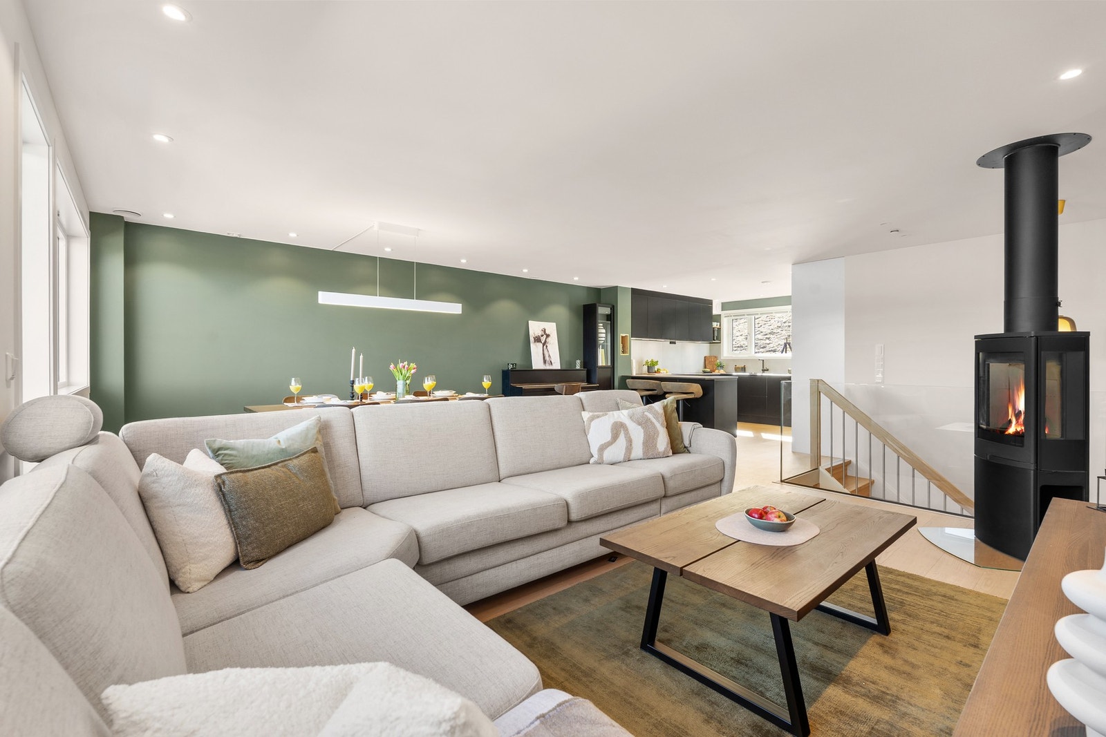 Boligen er utstyrt med balansert ventilasjon, noe som sørger for et behagelig inneklima. Galleribilde