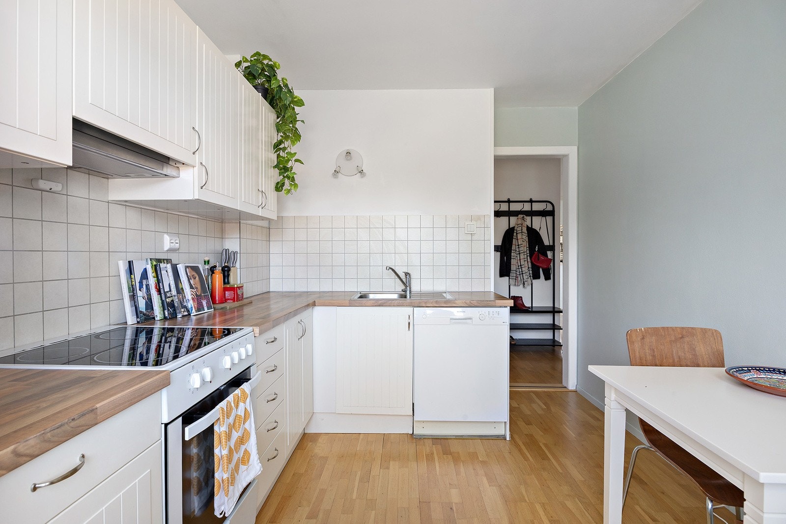 Plass til hyggelig spisebord Galleribilde