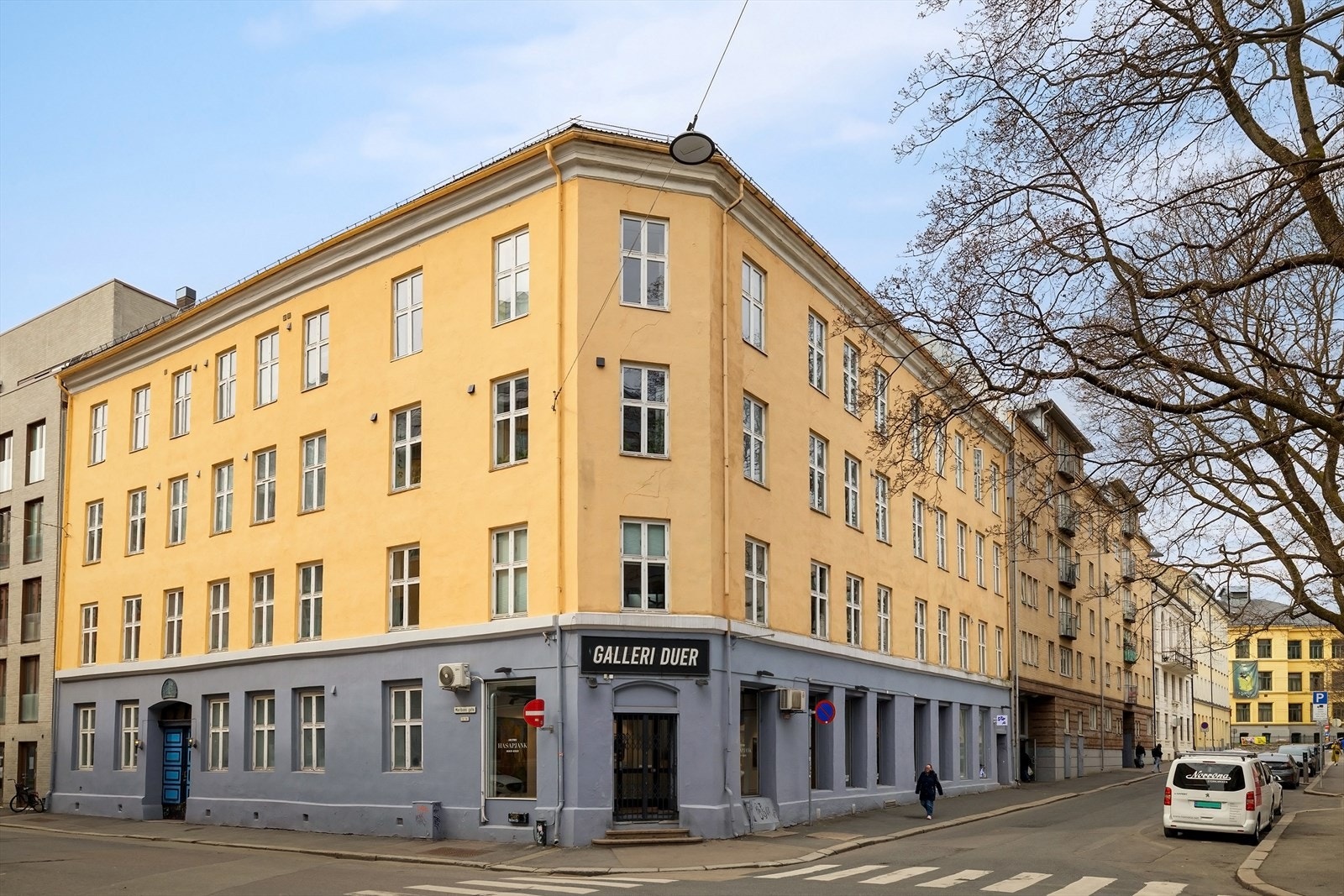 Osterhaus' gate 21D ligger sentralt til i Oslo, i et område som byr på gangavstand til et bredt tilbud av dagligvarebutikker, spisesteder, kultur og kollektivtransport. Galleribilde