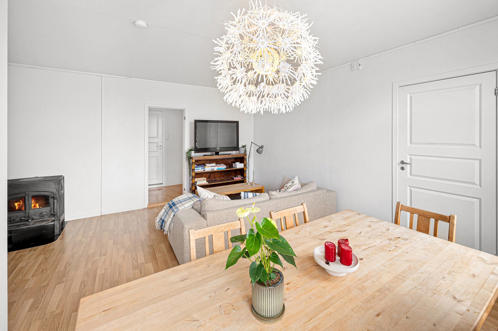 Dette er en sjarmerende leilighet med tre soverom som har en ypperlig plassering i bygget. Galleribilde
