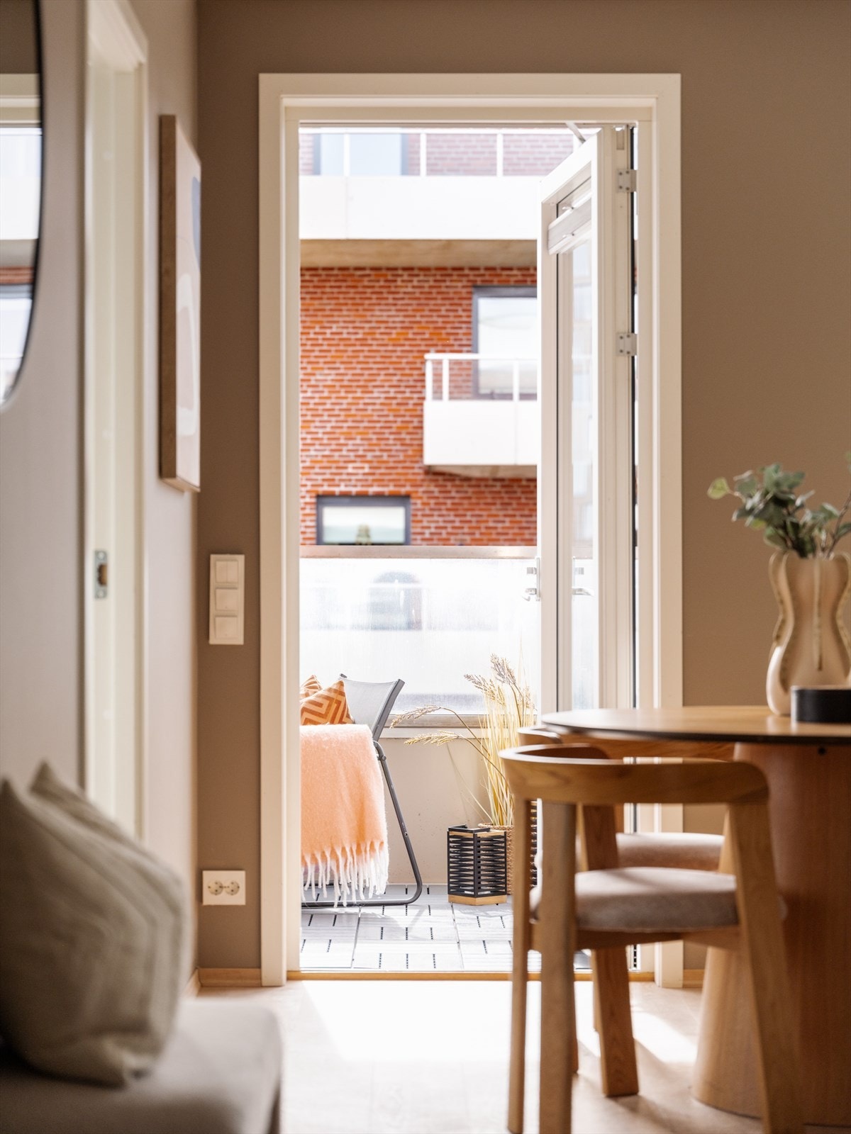 Fra stuen er det utgang til balkongen Galleribilde