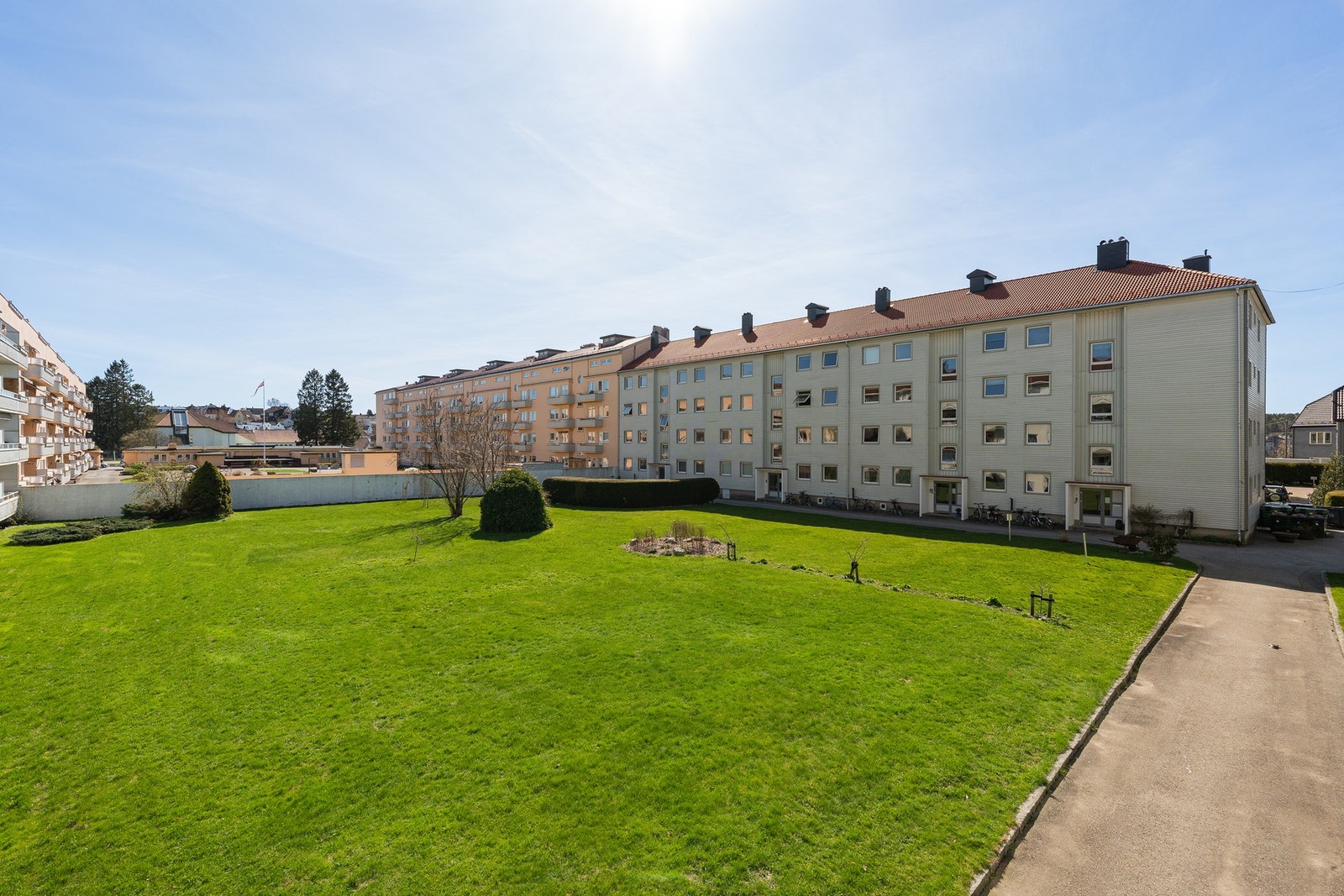 - Flott grønt/parkmessig område som gir et godt førsteinntrykk - Galleribilde