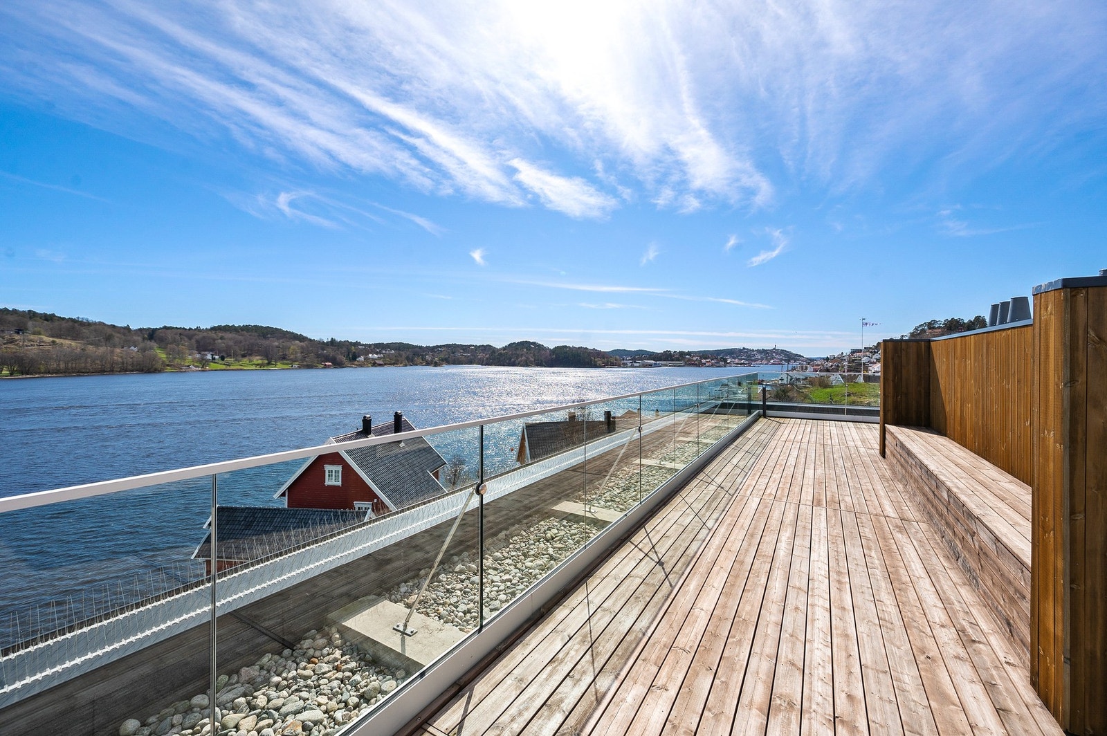 Stor, felles takterrasse med nydelig utsikt og kveldssol Galleribilde
