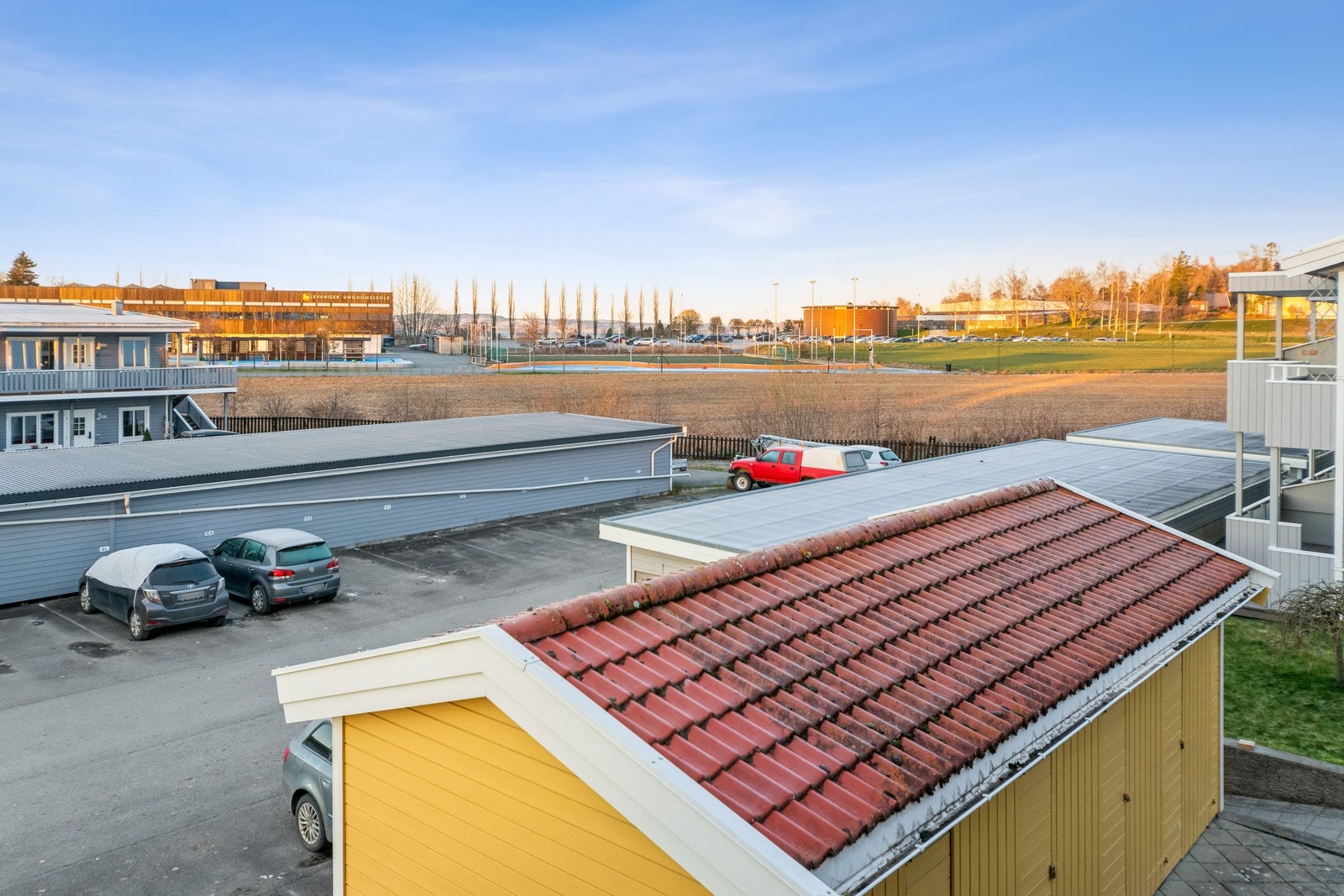 Fra inngangspartiet har man fin utsikt utover Røstad. Galleribilde