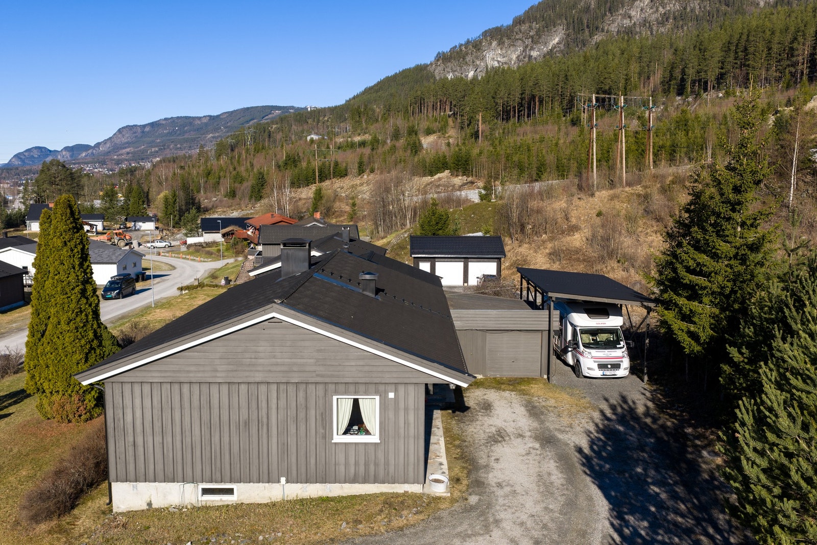 Boligen ble oppført i 1969 og er oppgradert og modernisert fra 2014. Galleribilde