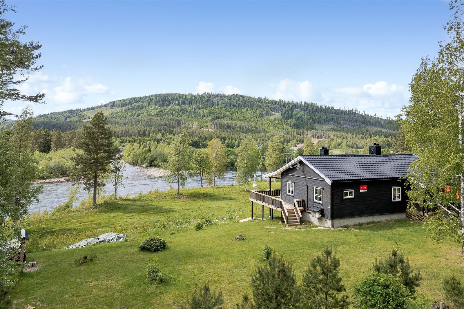 Velkommen til denne trivelige og påkostede eiendommen i Øgle-Vikenveien 960! Fotograf: Bernat Tubau Galleribilde