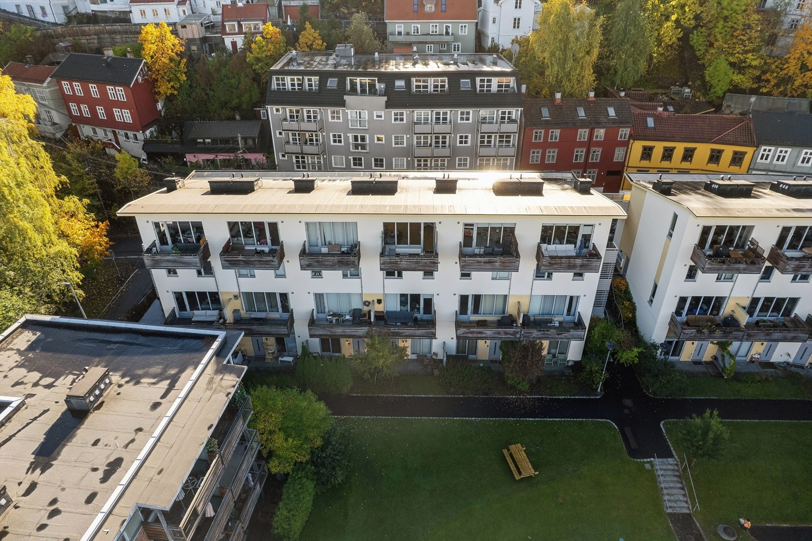 Bussholdeplassen ligger kun 2 minutter unna og trikkestoppet ligger 5 minutter fra leiligheten. Galleribilde