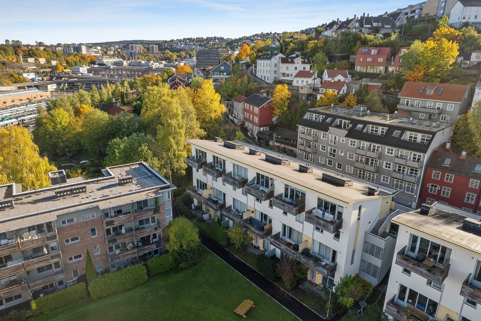 Leiligheten ligger rolig til i Baglerbyen, men likevel sentralt med kort vei til "alt" man trenger. Galleribilde