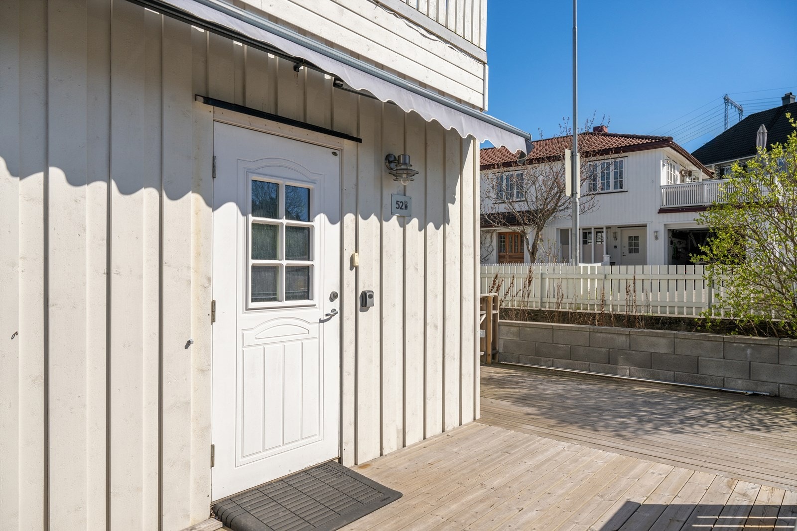 Verandaen har gode solforhold på sommeren. Galleribilde