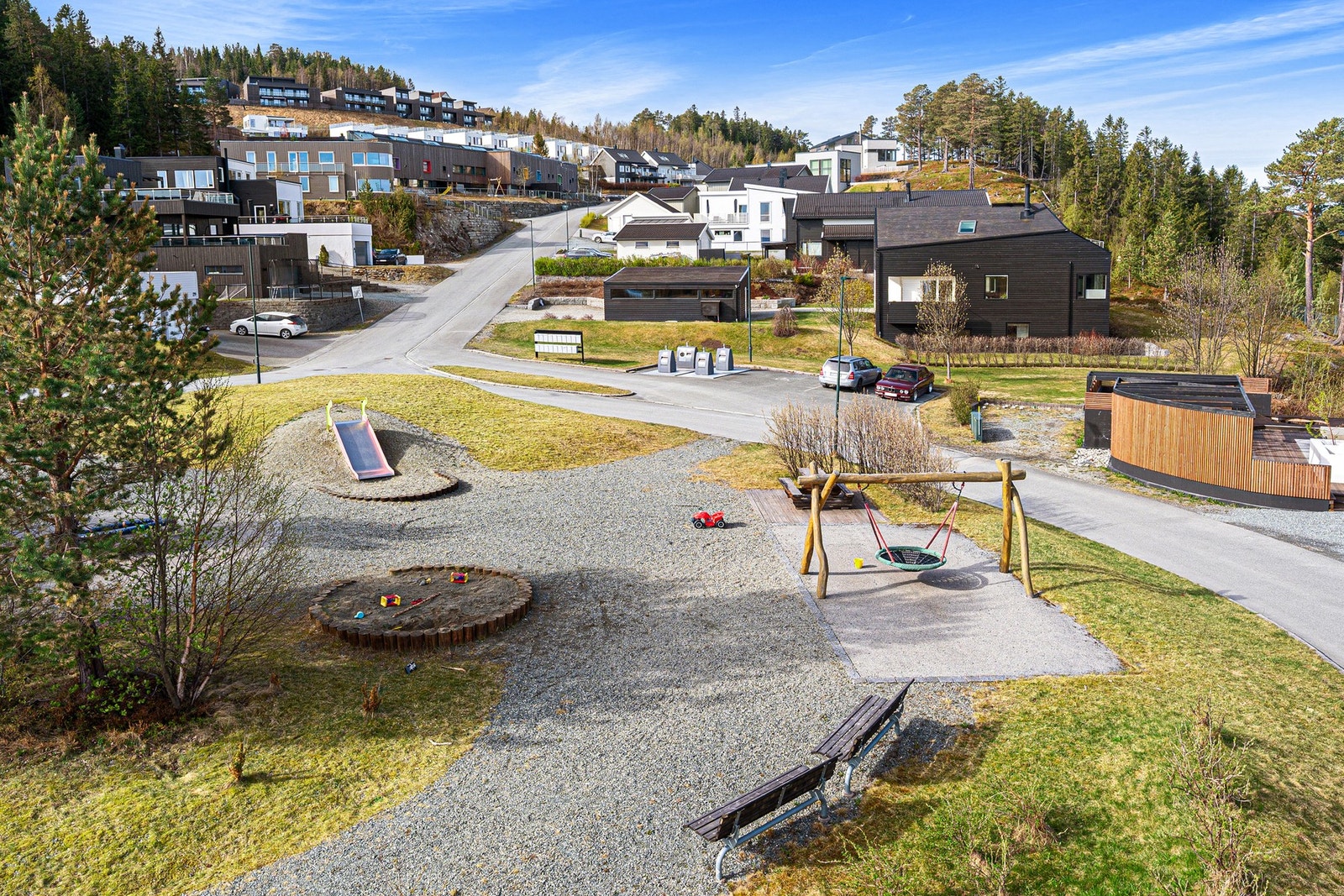 Hyggelig lekeplass for de små - rett ved huset. Galleribilde