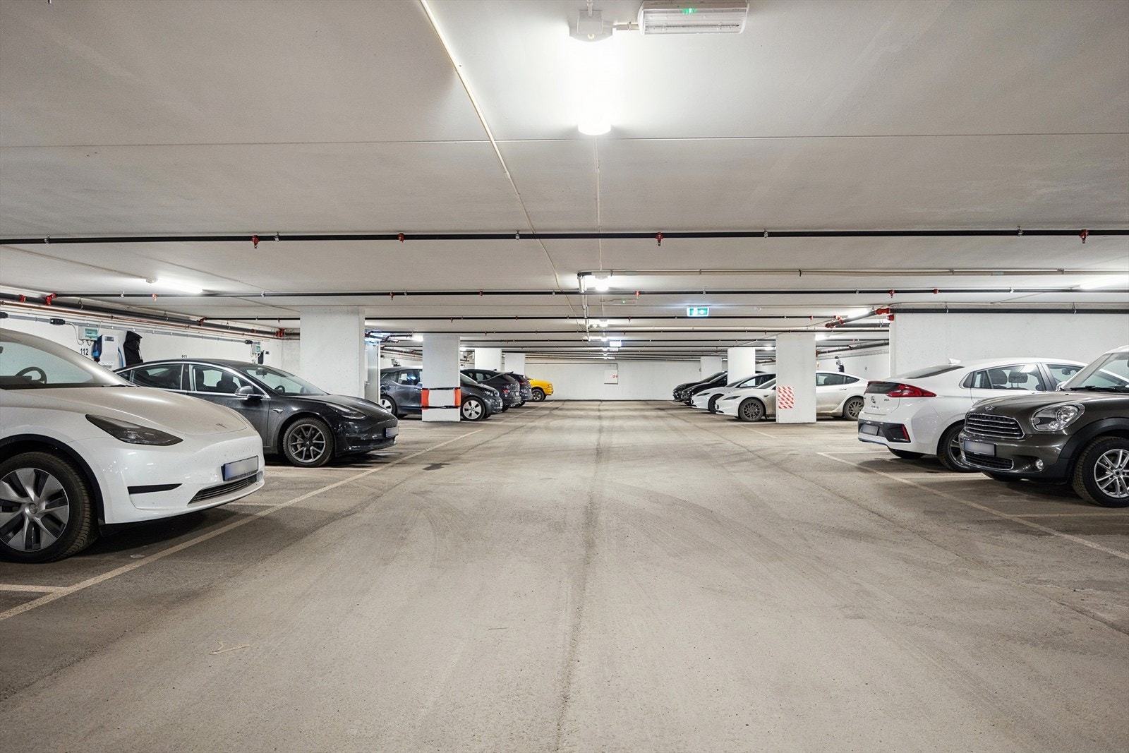 Det medfølger garasjeplass i felles garasjeanlegg. Garasjeplassen er merket nr. 131 og har EL-lader. Galleribilde