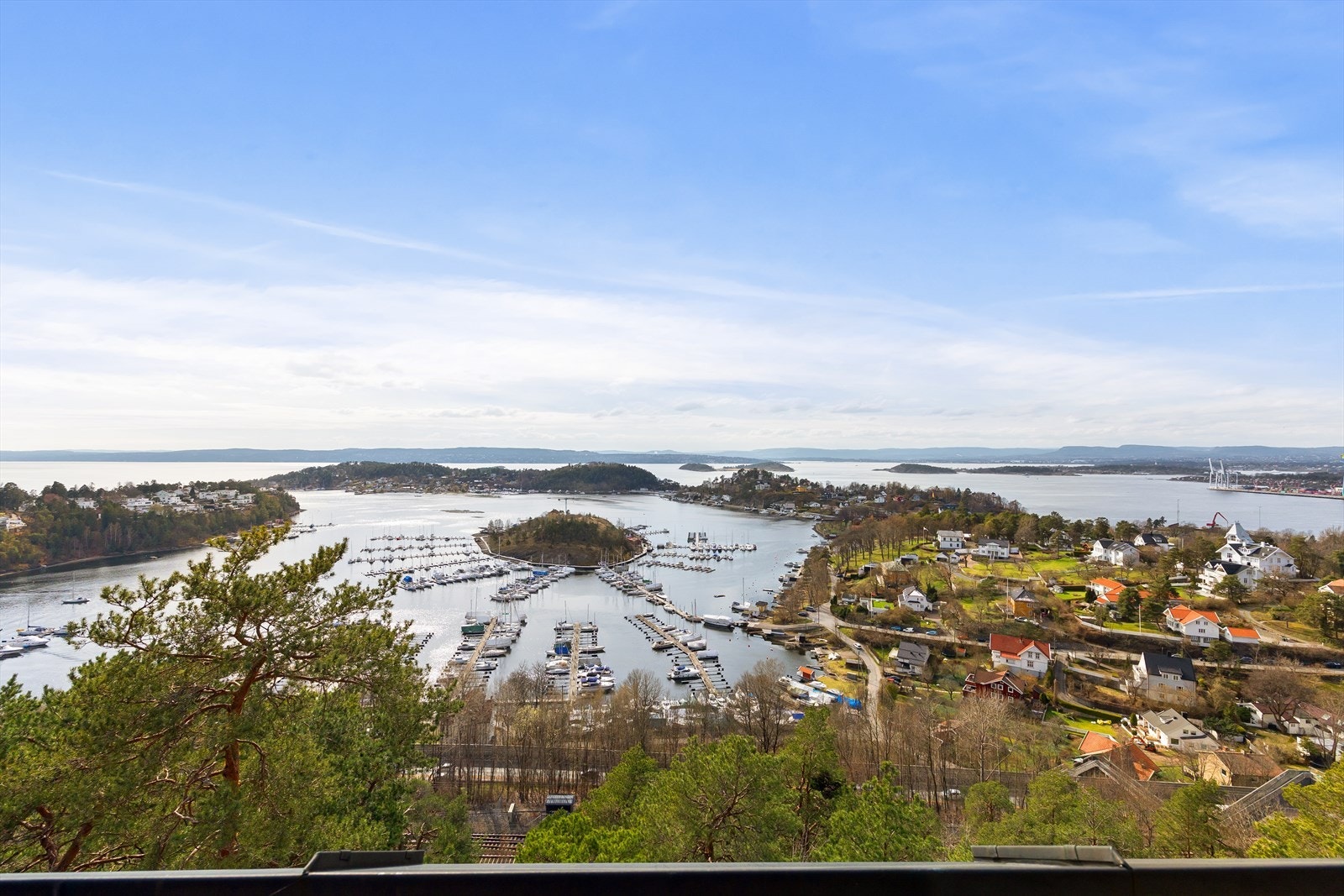 Fabelaktig utsikt mot Bunnefjorden og øyene i indre del av Oslofjorden. Galleribilde