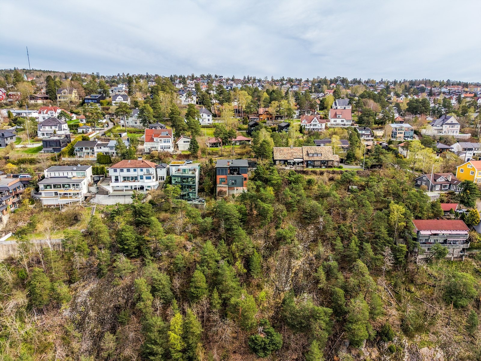 Bekkelaget er et veletablert boligområde med pen villabebyggelse, som føyer seg særdeles flott inn i de naturskjønne omgivelsene. Galleribilde