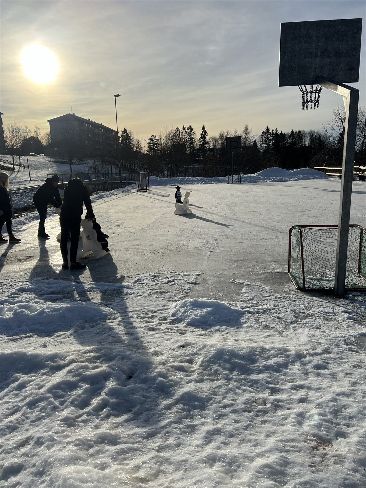 På vinterstid er det skøyteisbane i parken (Selgers private bilde) Galleribilde
