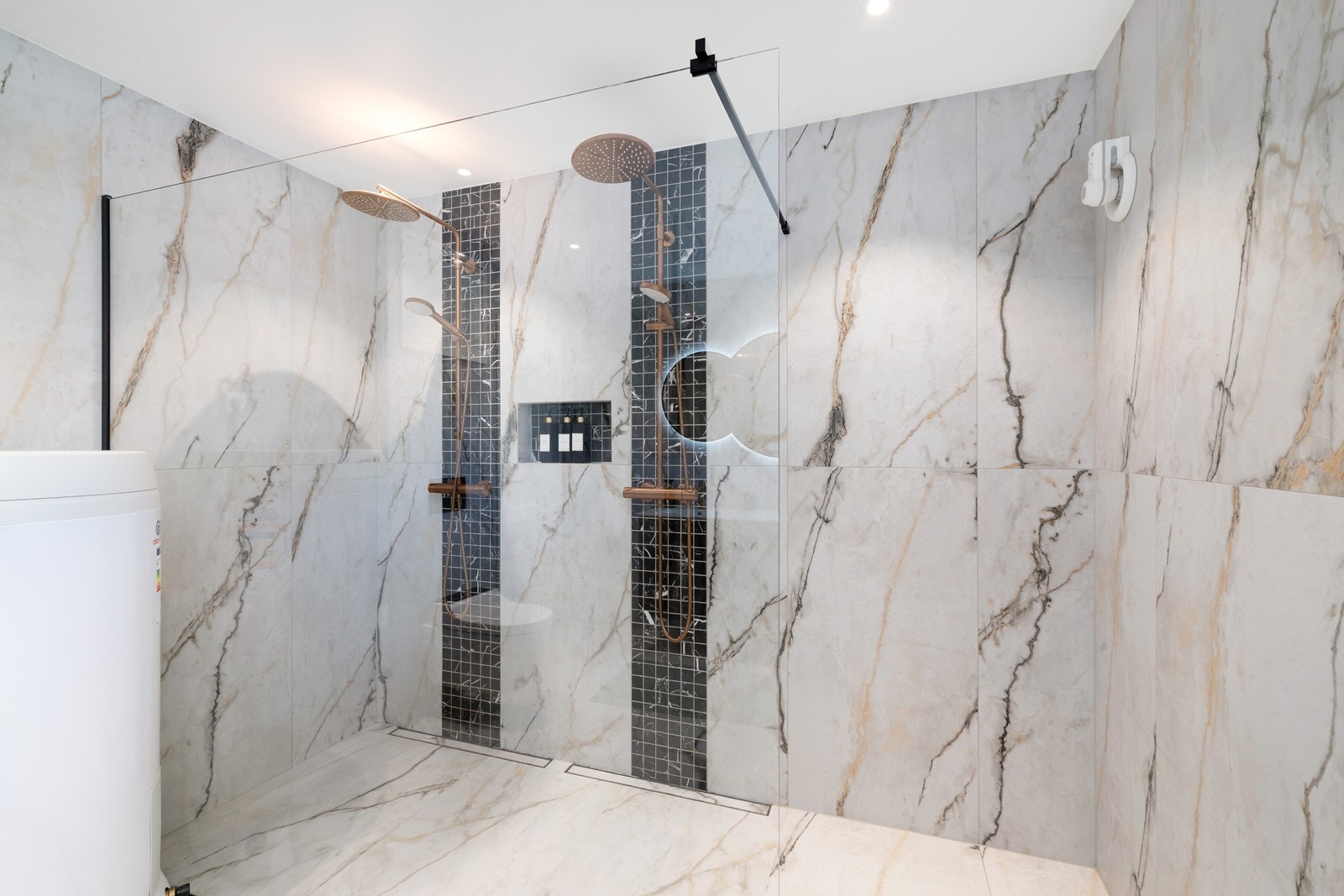 Badet har dobbeldusj. Galleribilde