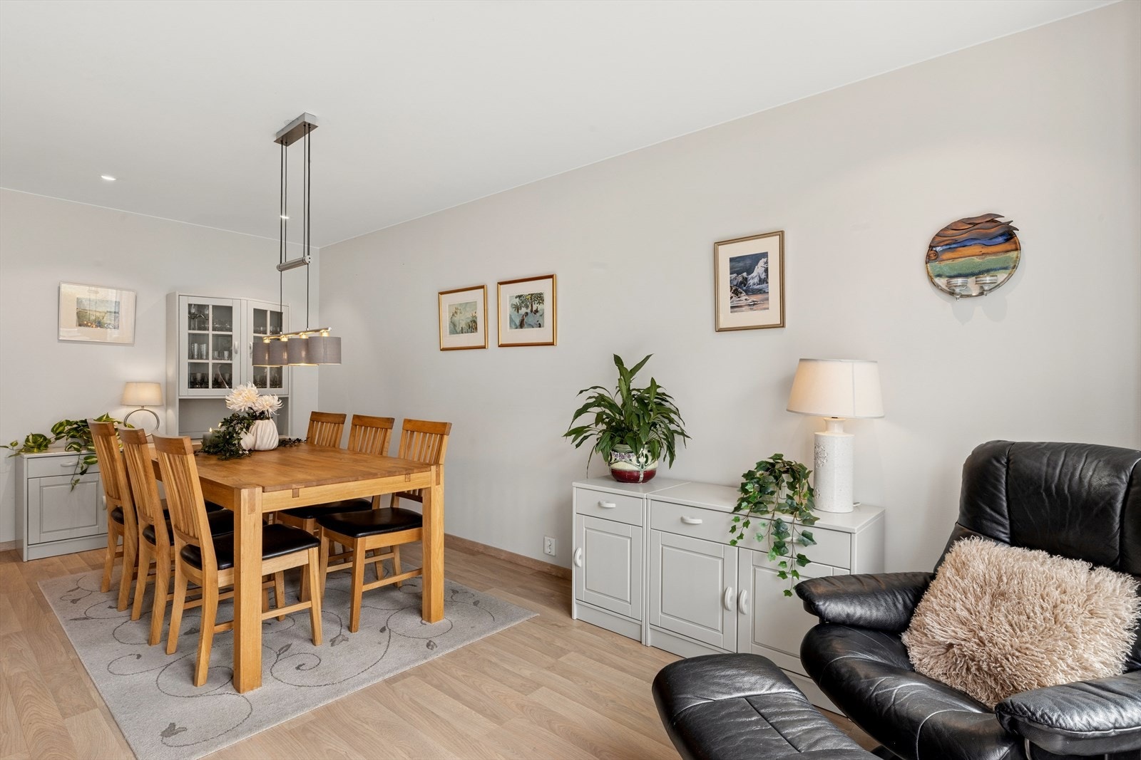 Rommet er lett å innrede med separate soner for spising og avslapning. Galleribilde