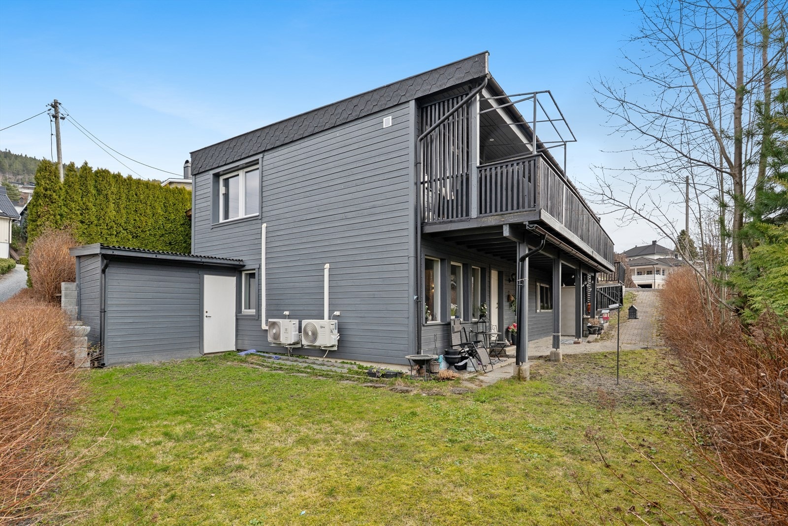 Stor og relativt flat tomt med masse potensiale. Galleribilde