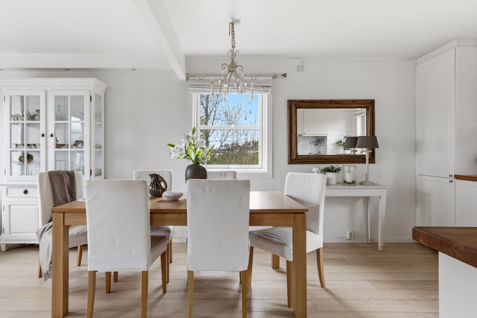 Inviter venner og familie på en hyggelig sammenkomst. Galleribilde