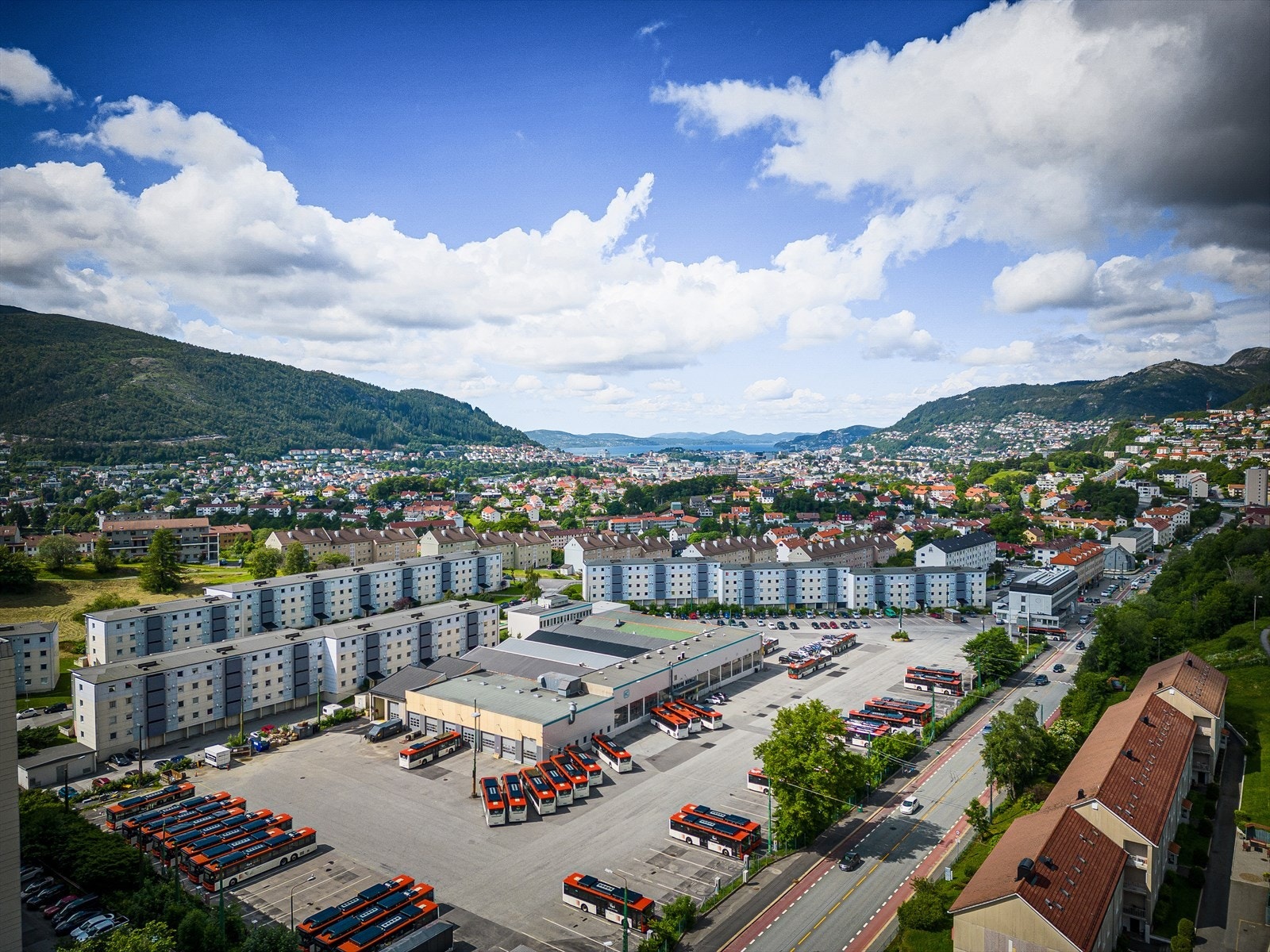 Leiligheten ligger tilbaketrukket med vestvendt og rolig beliggenhet. Galleribilde