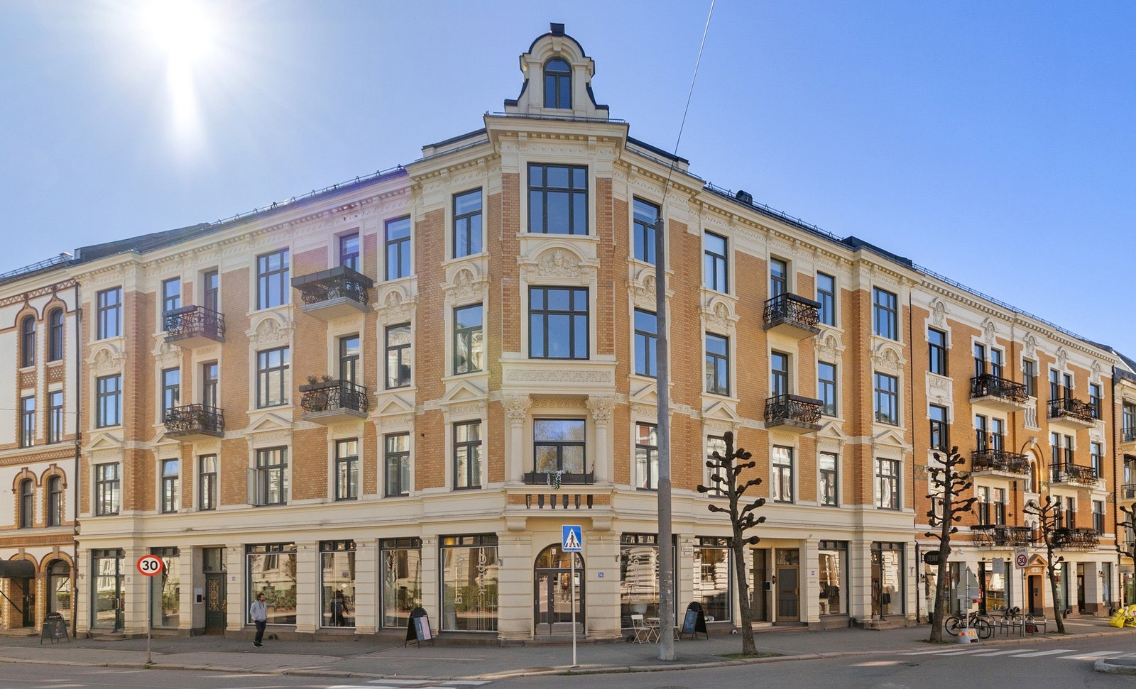 Her bor du rett ved Uranienborgparken - og med byens beste fasiliteter rett utenfor døren. Galleribilde