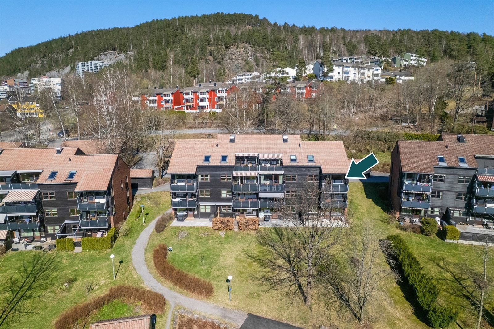 Leiligheten har en effektiv planløsning og behov for modernisering, noe som gir muligheten til å skape ditt drømmehjem. Galleribilde