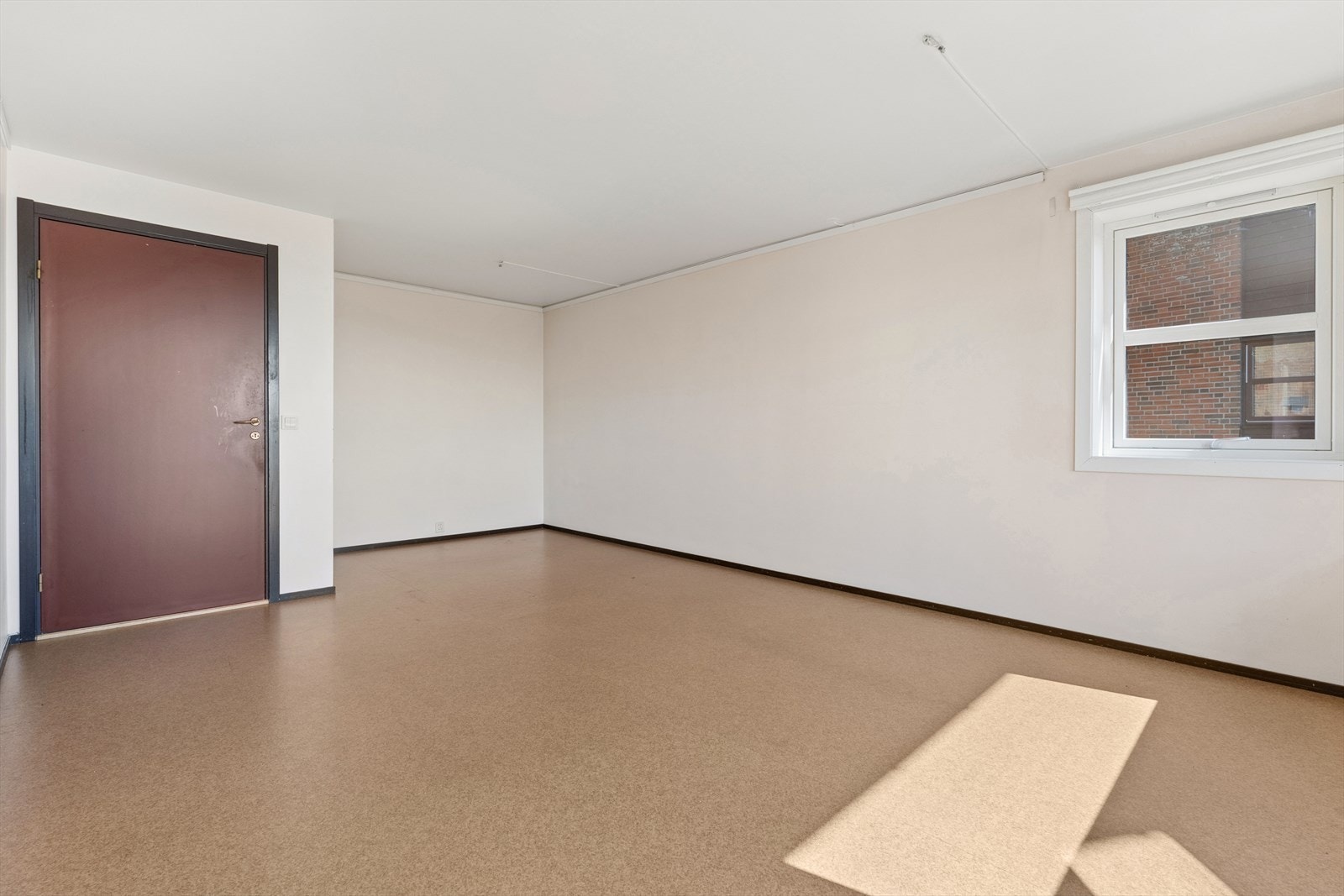 I denne innerste delen av stuen har noen i borettslaget etablert et ekstra soverom ved å søke om oppsett av et ekstra vindu i fasaden. Galleribilde