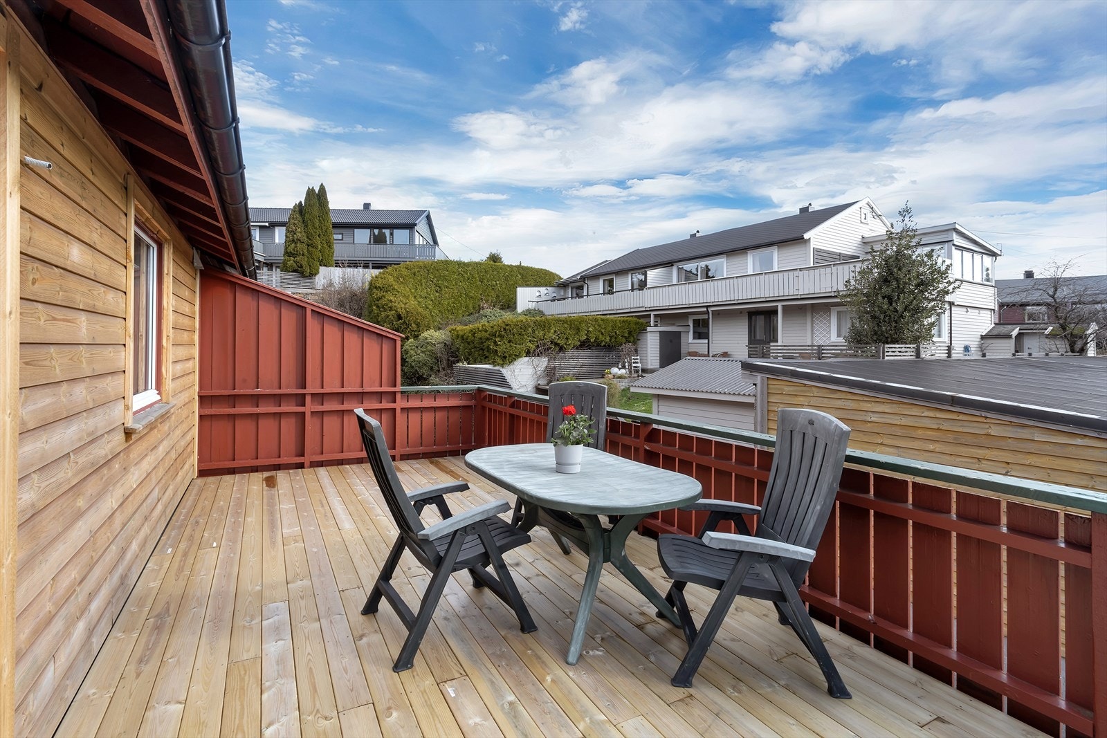 Veranda med adkomst fra spisestuen. Galleribilde