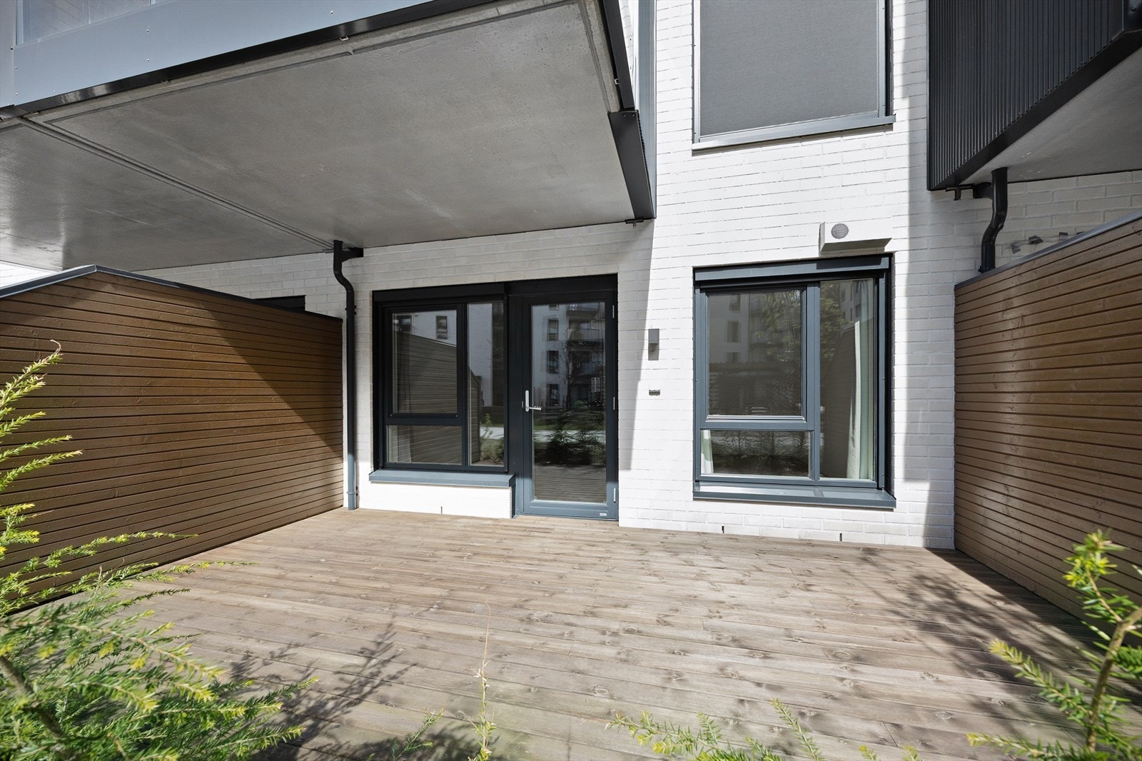 Her er det plass til en hyggelig sittegruppe og grill. Galleribilde