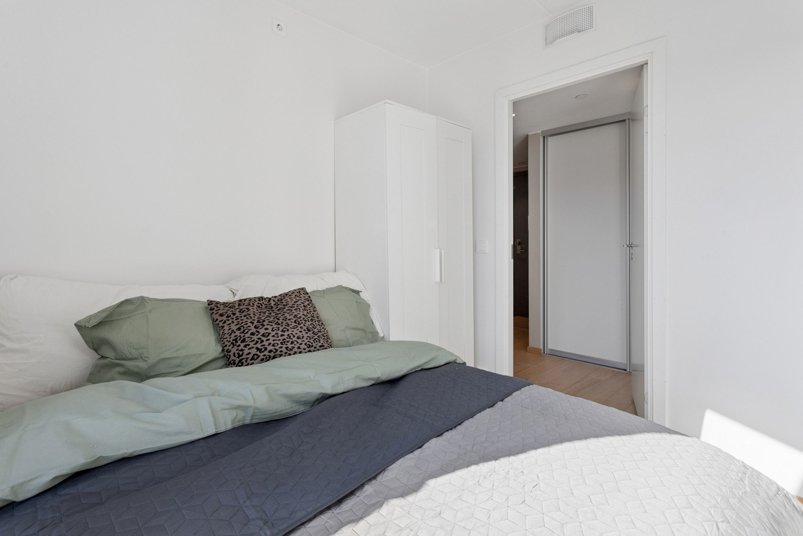 Leiligheten har to gode soverom Galleribilde