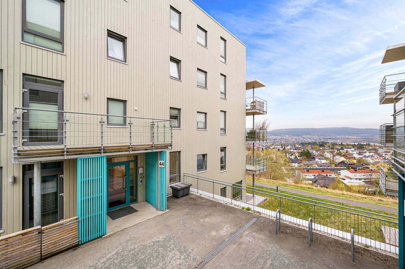 Leiligheten har en etterspurt beliggenhet på Munkvoll Gård. Galleribilde