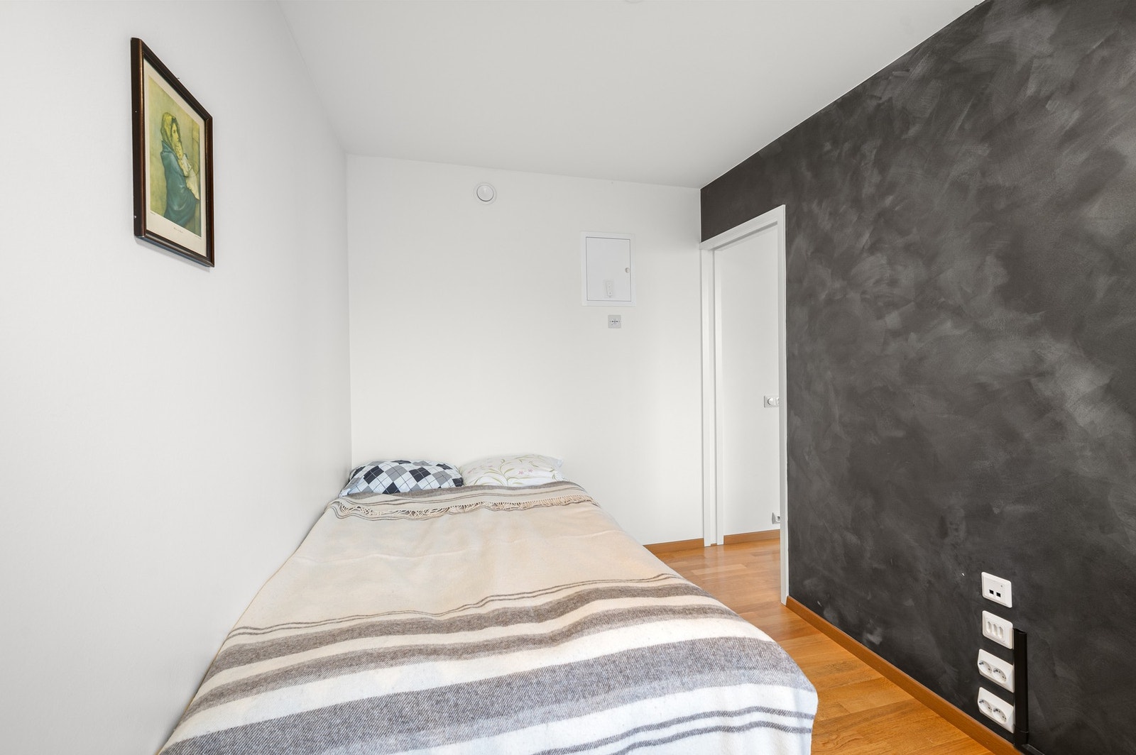 Pent soverom med plass til dobbeltseng og skap om ønskelig. Galleribilde