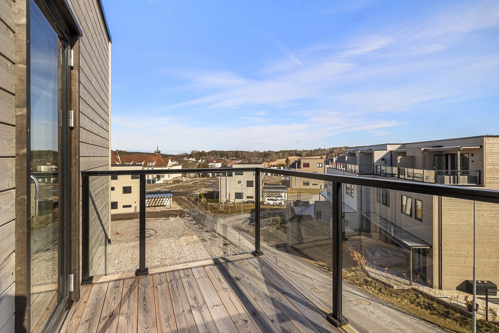 En av de to terrassene i tredje etasje, med et samlet areal på 14 m². Galleribilde